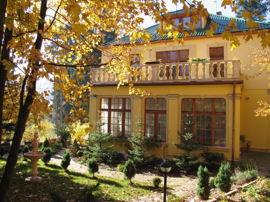 Hotel Villa Romantica シクラルスカ・ポレンバ エクステリア 写真