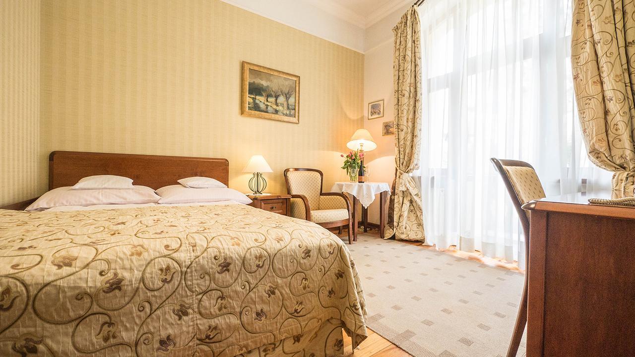 Hotel Villa Romantica シクラルスカ・ポレンバ エクステリア 写真