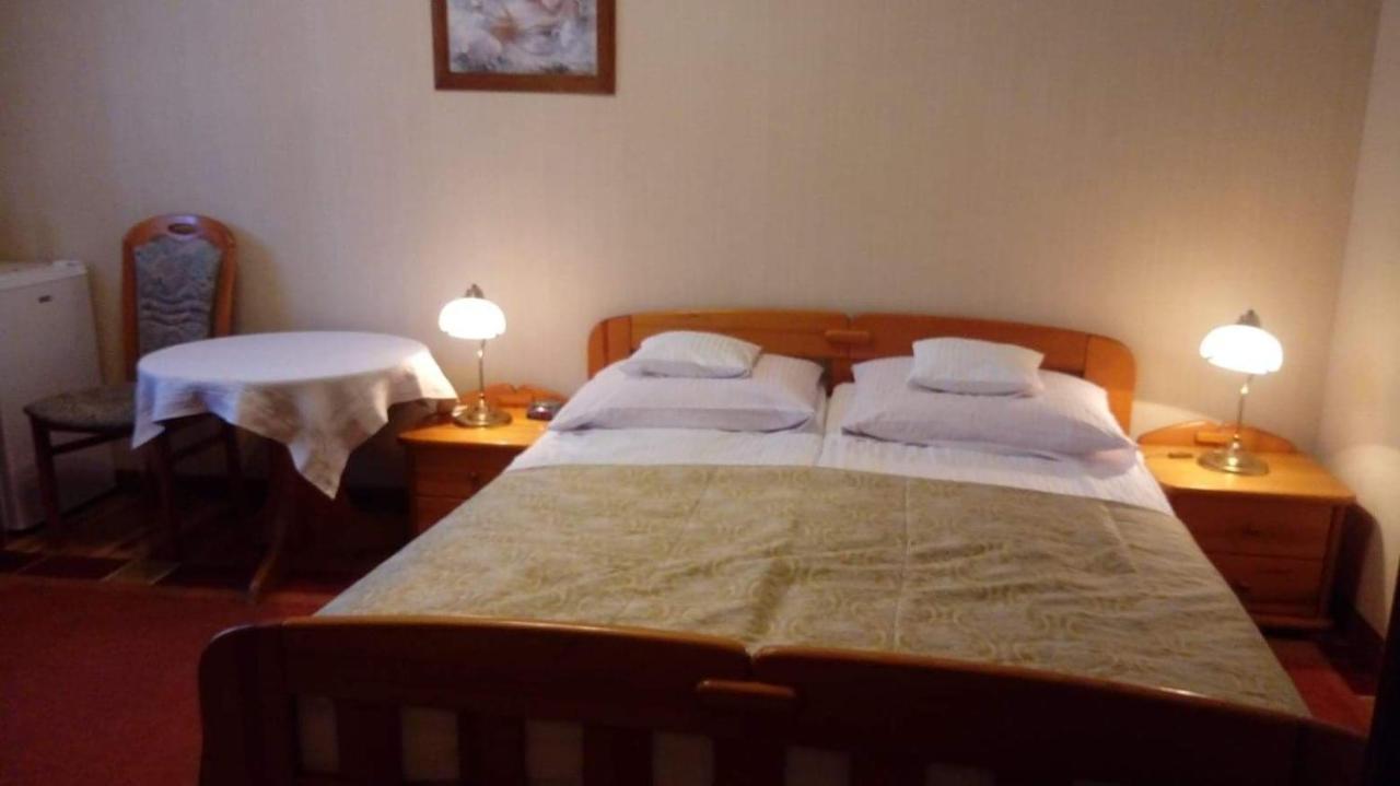 Hotel Villa Romantica シクラルスカ・ポレンバ エクステリア 写真